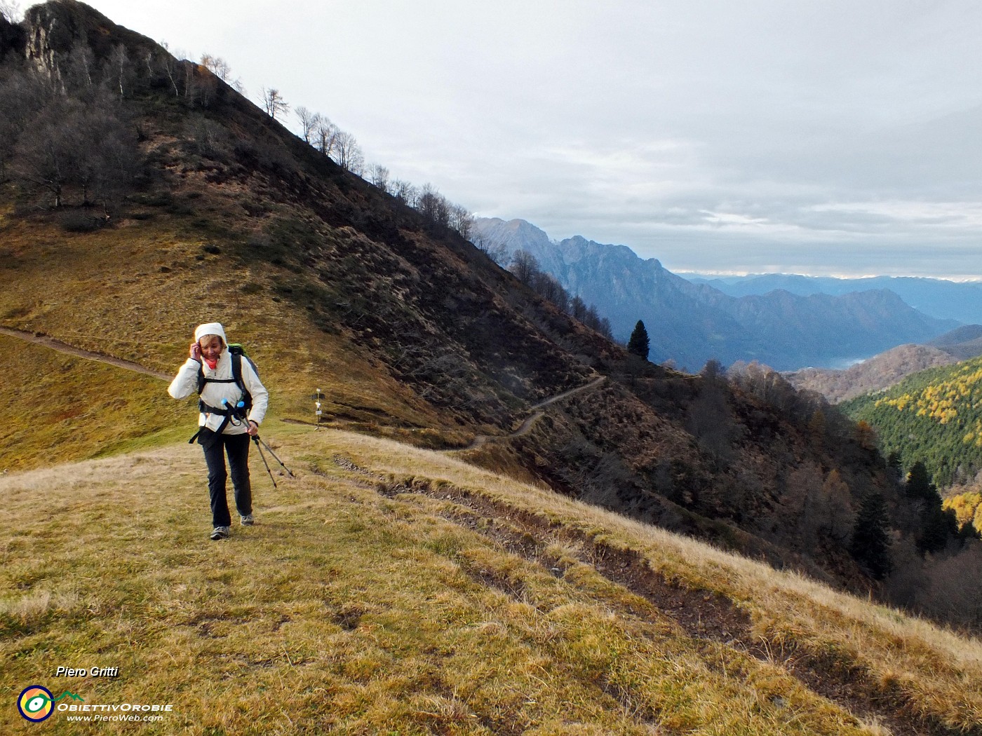 26 Passo del Gandazzo , a dx il sentiero  per il Rif, Buzzoni, a sx il 101 per Piani di Bobbio-Rif. Lecco.JPG